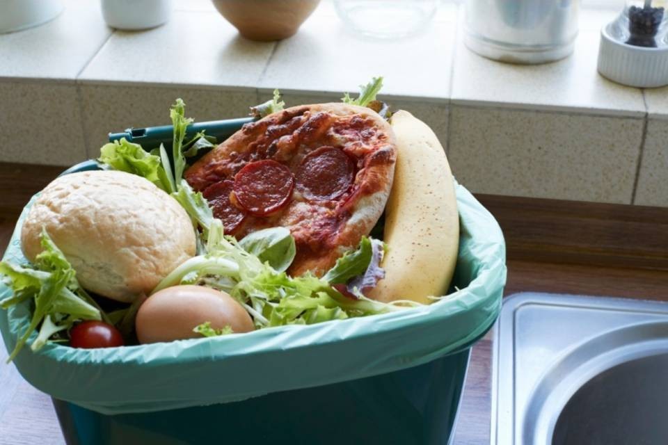 Sprechi alimentari: "Bisogna fare di più"