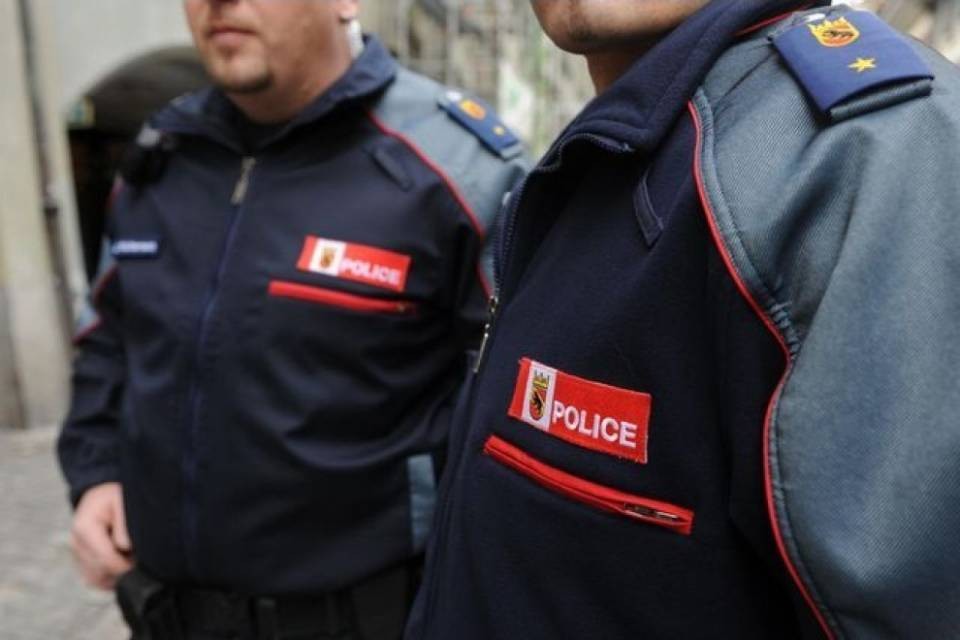Fan del Thun attaccati alla stazione da individui mascherati