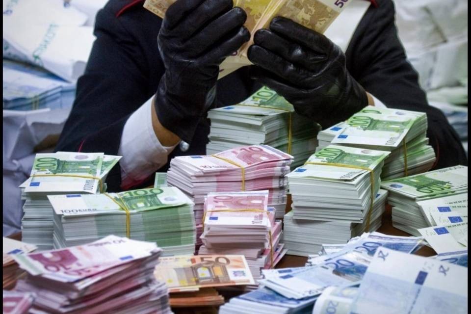“Falliti per colpa del fisco”. Con 71 milioni in Svizzera...