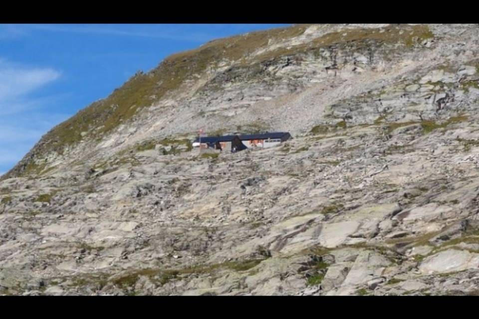 Altro incidente della montagna, uomo in pericolo di vita