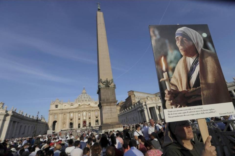 Madre Teresa proclamata santa dal Papa