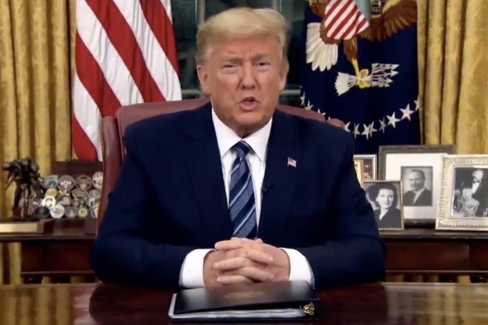 Trump sospende i voli dall'Europa per 30 giorni