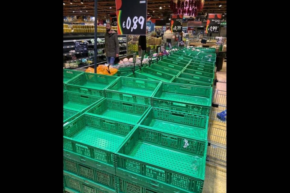 Coronavirus, "svaligiati" alcuni supermercati italiani