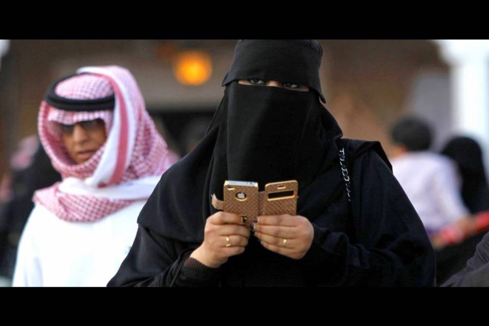 Stop ai divorzi segreti, le donne saudite informate via sms