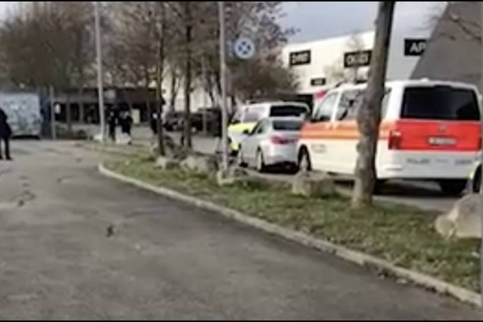 Mega rissa a Spreitenbach, un ferito e un arresto