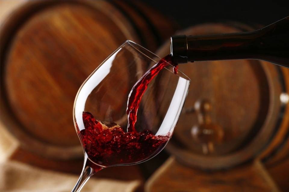 Gli svizzeri in cima alla classifica mondiale per vino bevuto