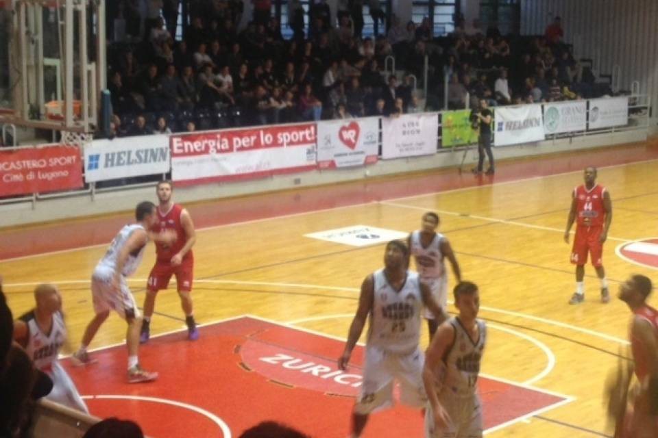 Lugano, prima unghiata nel derby