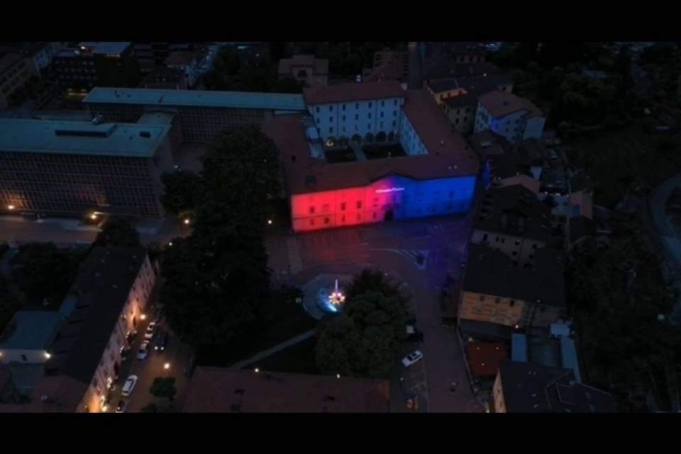 La capitale illuminata vista dal drone