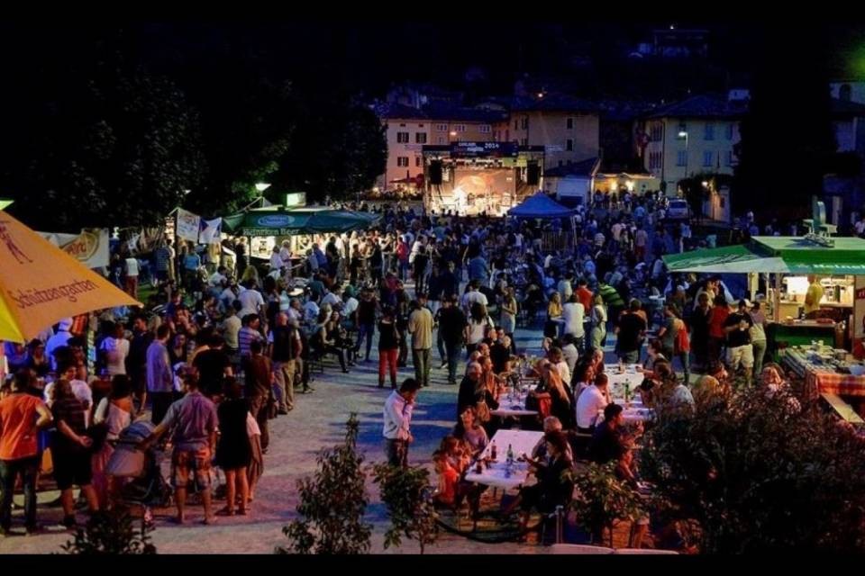 Blues in riva al lago