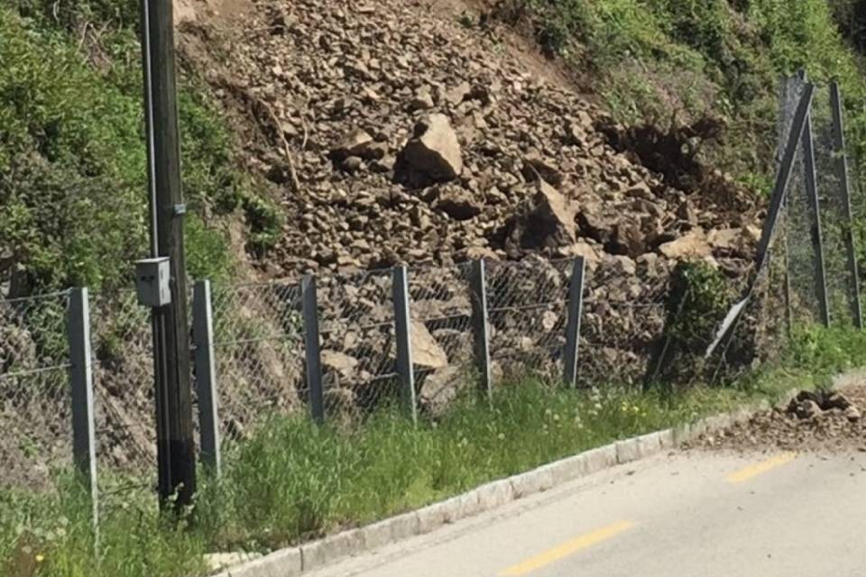 Cadono sassi tra Bissone e Maroggia
