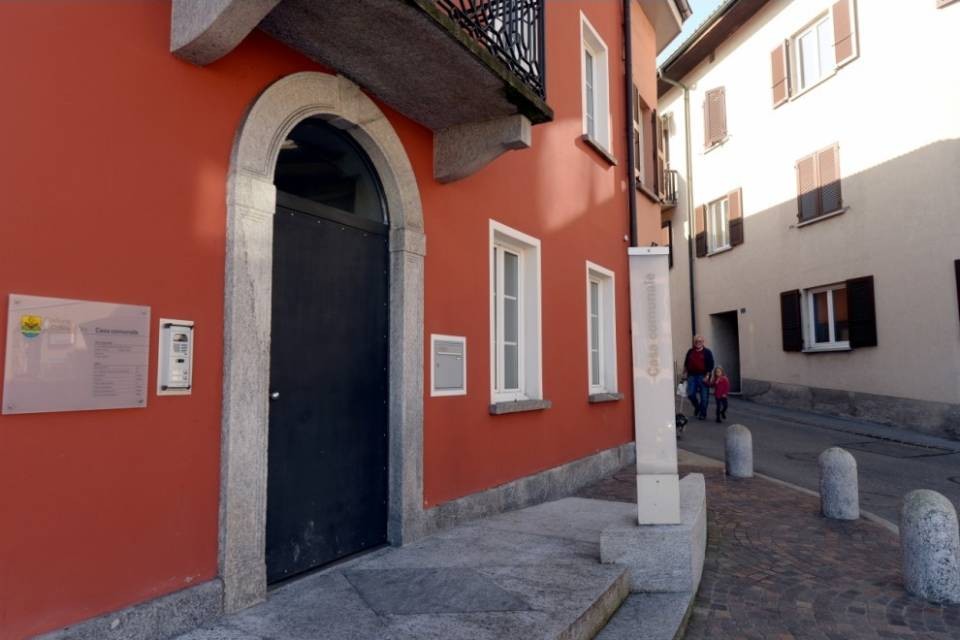 A Collina d’Oro arrivano gli impianti solari fotovoltaici