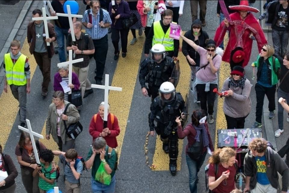 Due agenti zurighesi feriti dagli anti "Marcia per la vita"