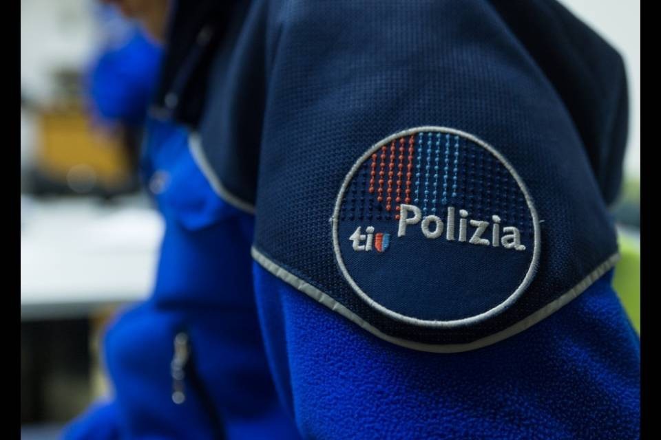 Ammanettarono asilante in una doccia: tre poliziotti nei guai