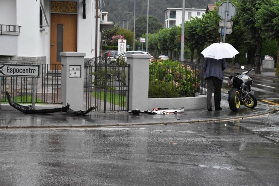 Scontro tra auto e moto a Bellinzona