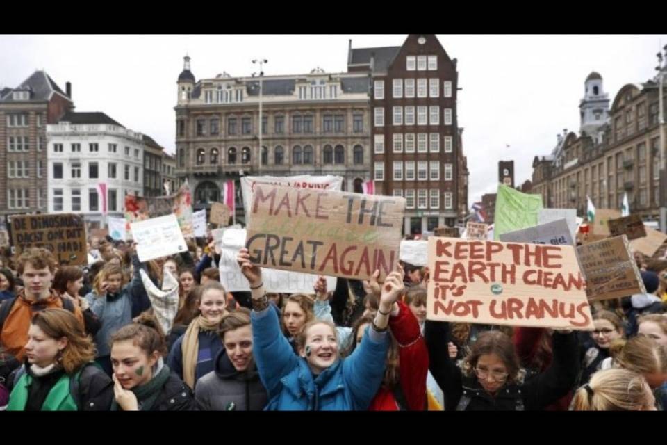 Amsterdam: arrestati 130 manifestanti per il clima