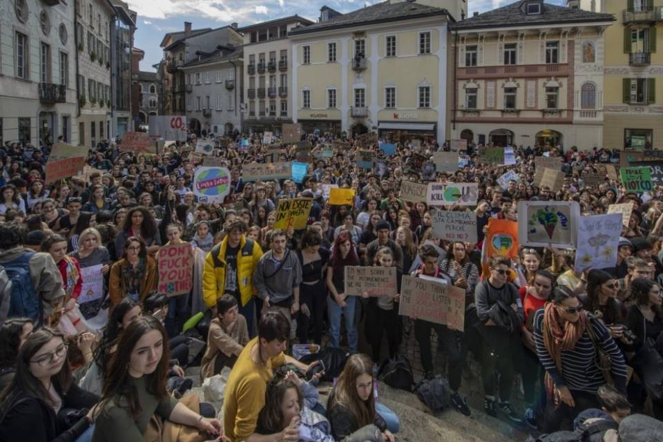 "800 giovani lasciano il Ticino ogni anno?"