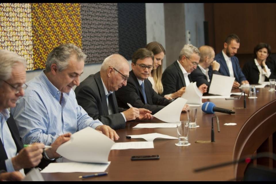 CCL vendita: superate le 350 firme