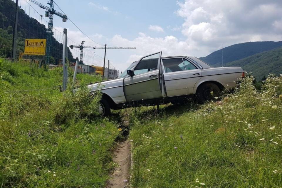 Esce di strada sulla A2, ferita una donna