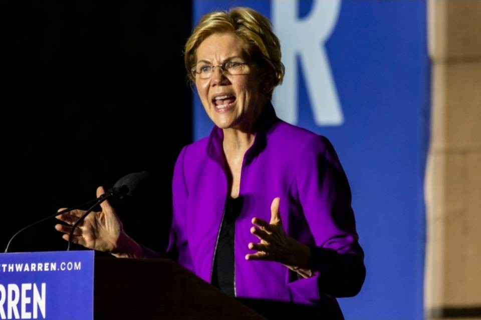 Elizabeth Warren si ritira