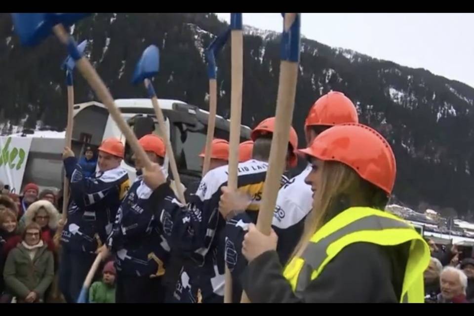 Ambrì in festa per la prima “badilata”