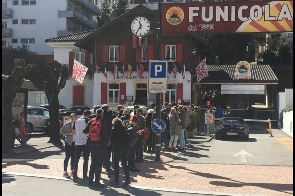 Sole, Pasqua e grande afflusso in funicolare