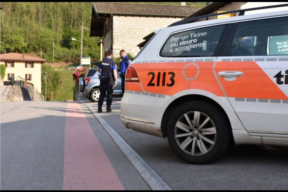 Auto e scooter si scontrano a Caneggio, un ferito