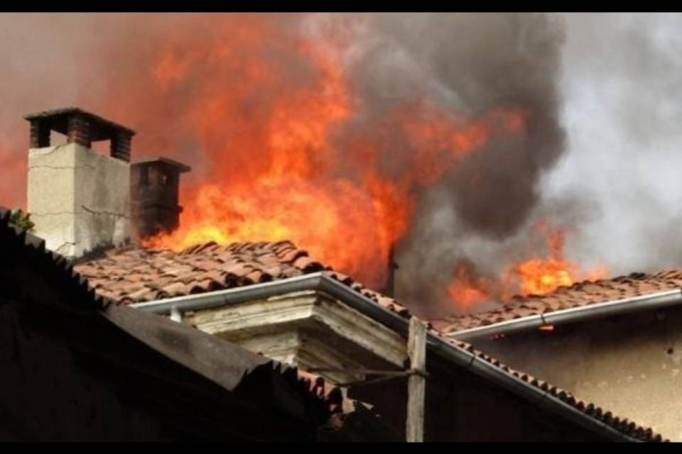 LU: un morto nell'incendio di un'abitazione