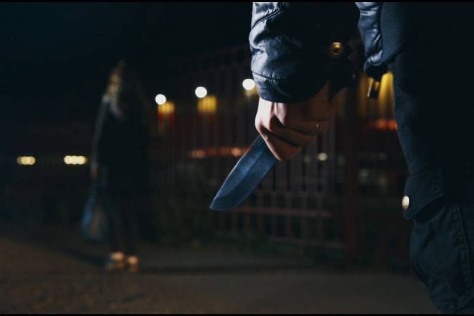 Derubano una prostituta con un coltello, in manette una baby gang
