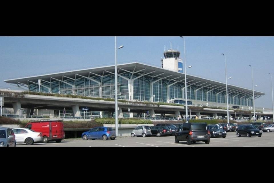Aeroporto Basilea-Mulhouse: allarme, ricontrollati passeggeri