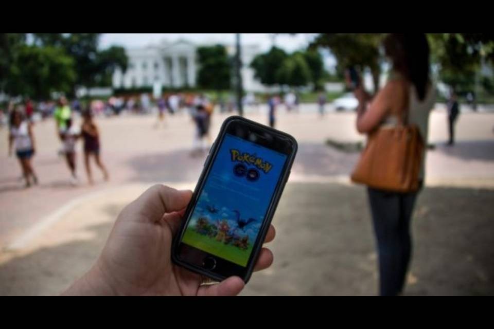 "Cacciano il Pokemon sull'autostrada"