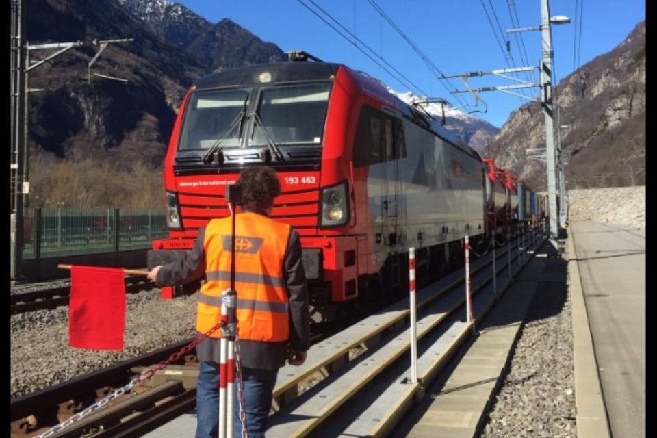 Il 100'000esimo treno ha attraversato il San Gottardo
