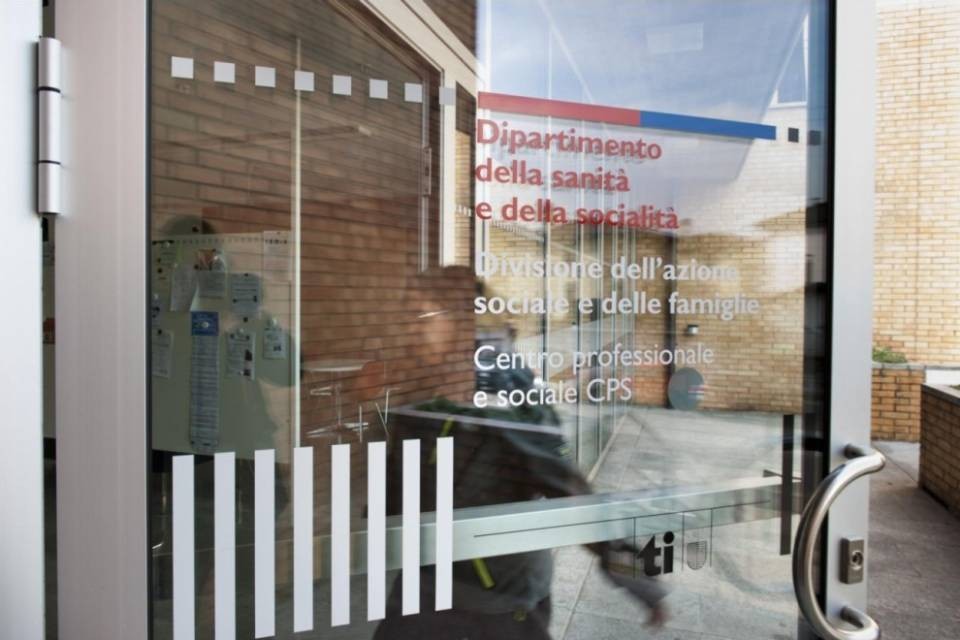 Legge stipendi, "Penalizzati giovani e donne"