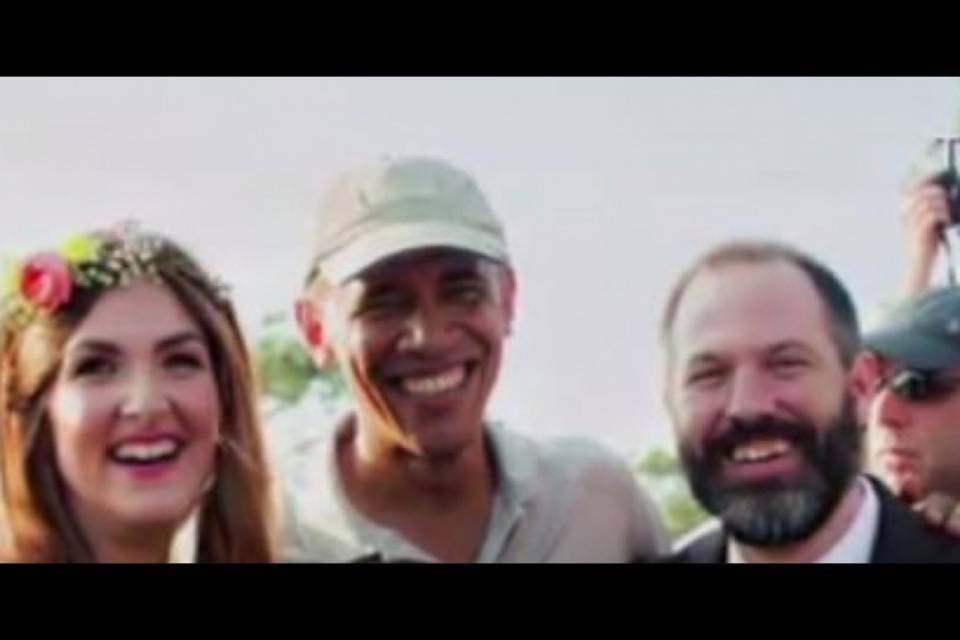 Obama gioca a golf, e si ritrova a un matrimonio