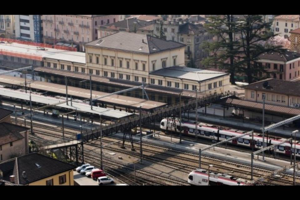 Lavori di pavimentazione al P+Rail di Bellinzona