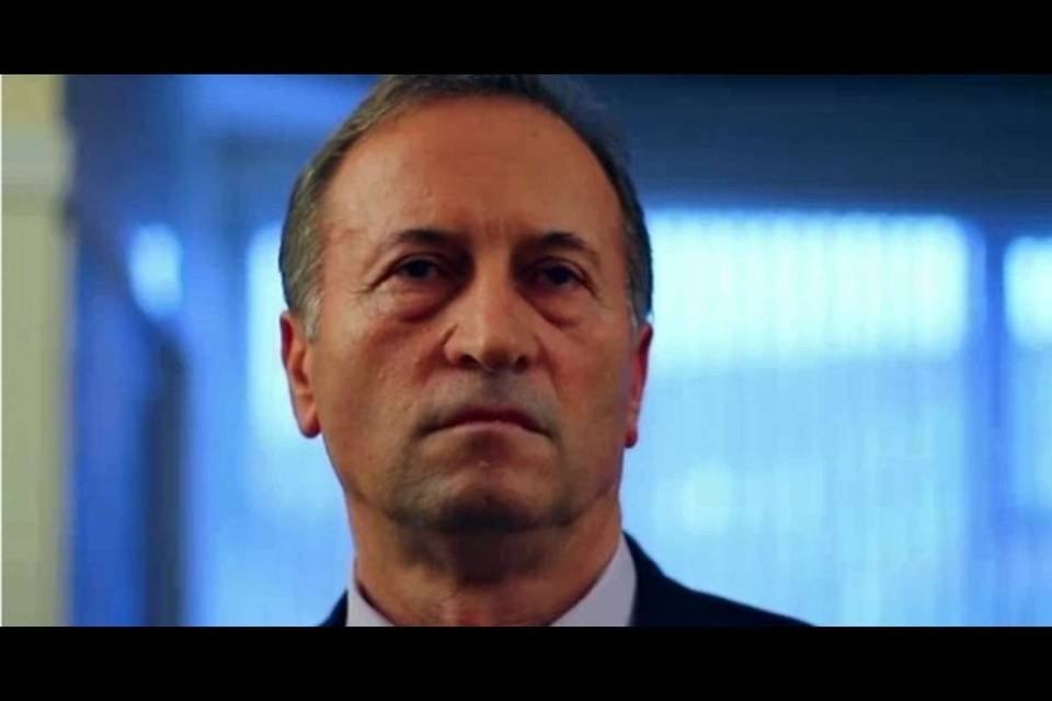 Usa gli aiuti sociali svizzeri per costituire una gang mafiosa