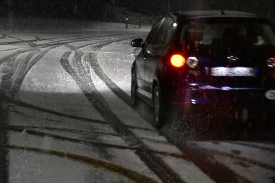 Arriva l'inverno, forti nevicate in Svizzera. Ma in Ticino è caldo record