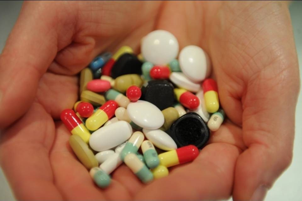 Uno svizzero su dieci dipendente dai farmaci