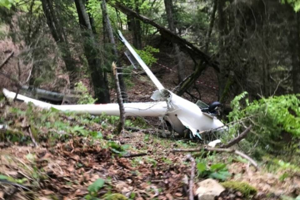 Uomo si schianta in aliante, è grave