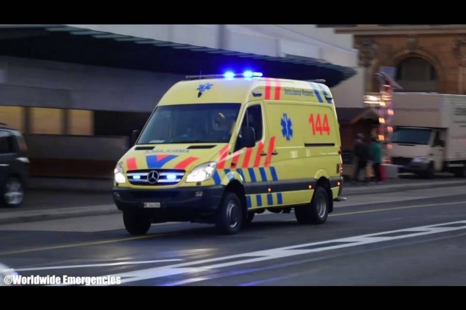 Fa manovra per entrare in garage, investe e uccide una bambina di 5 anni