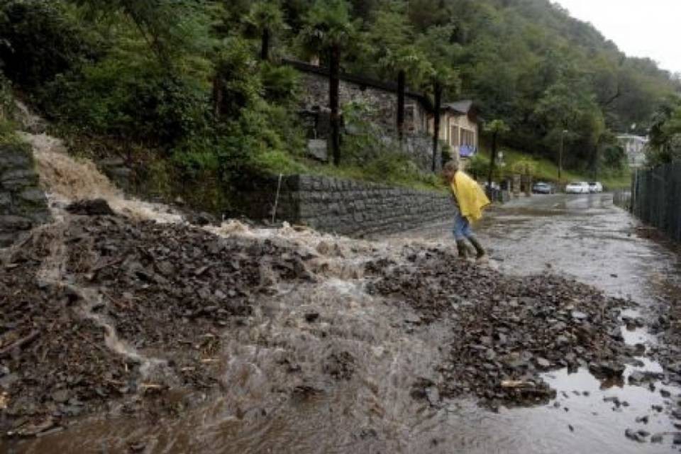 Chiude la strada per Brusino Arsizio