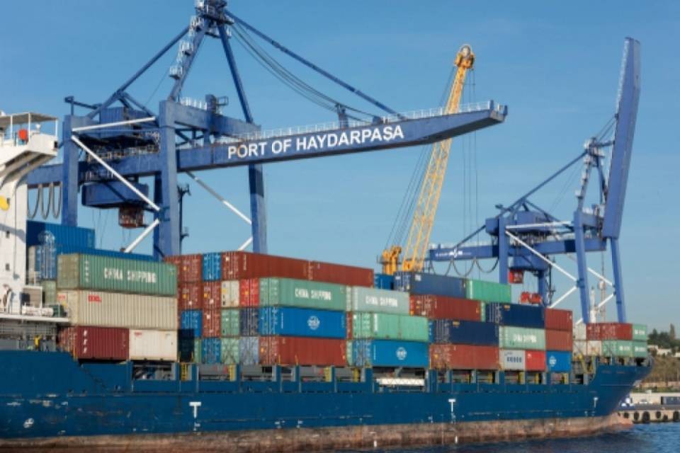 Trovate 25 persone chiuse in un container frigorifero