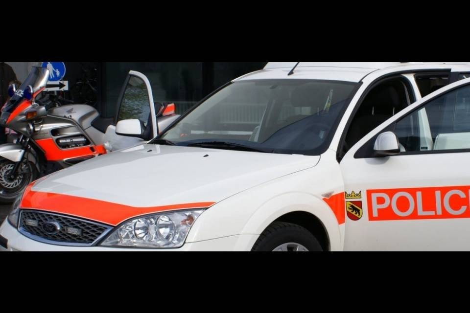 Uomo muore investito sull'A6 a Rubigen