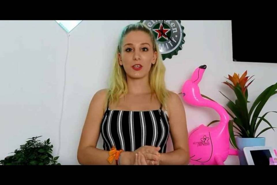 La youtuber racconta la scuola in Ticino