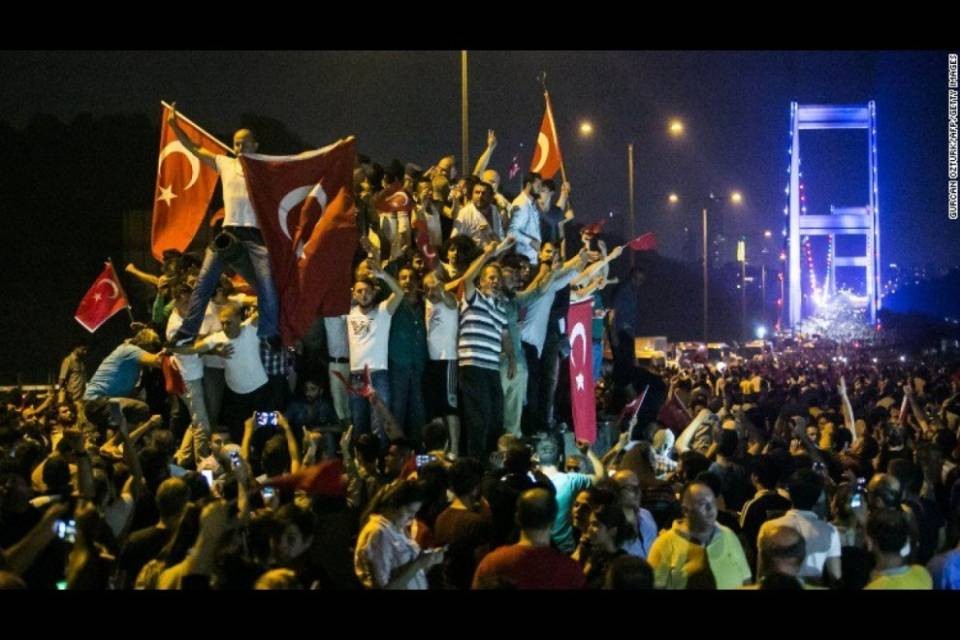Turchia: "lo stratega del golpe è vicino a Erdogan"