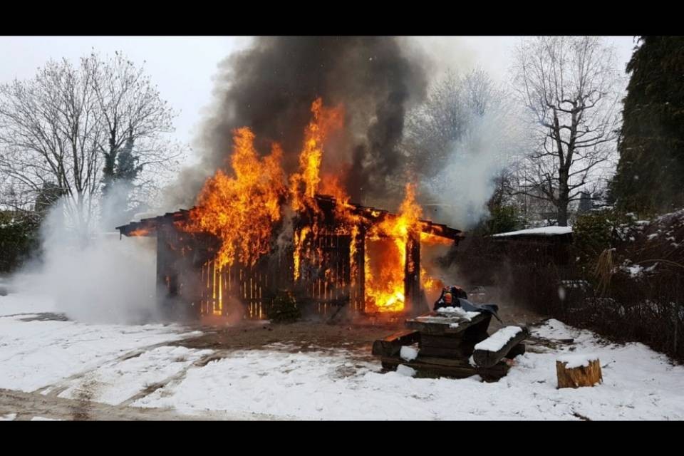Cascina in fiamme a Novaggio