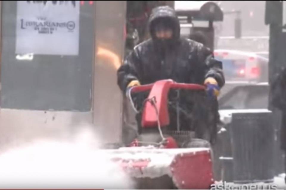 New York paralizzata dalla neve: 8 morti
