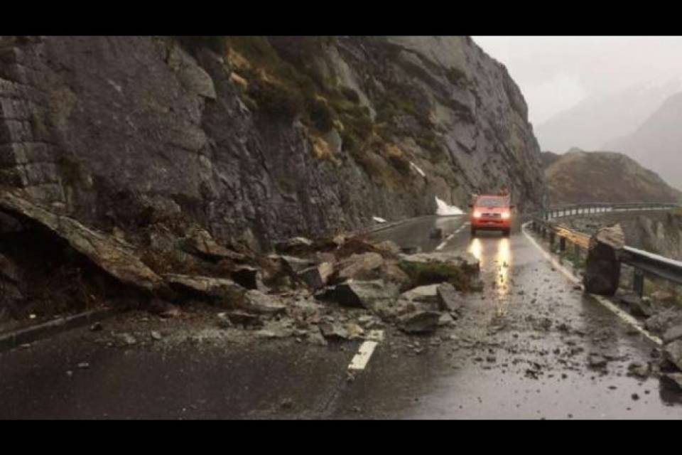 San Gottardo: strada del passo riapre domani