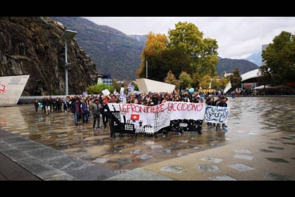 Un presidio pro migranti in Piazza Governo