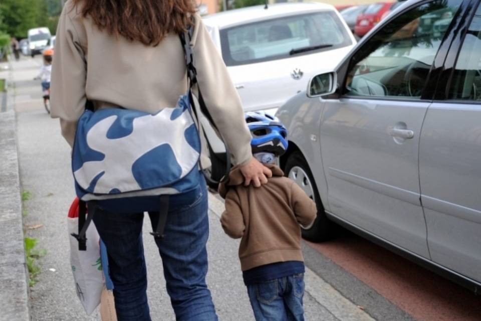 Cercasi babysitter a 10 franchi l'ora