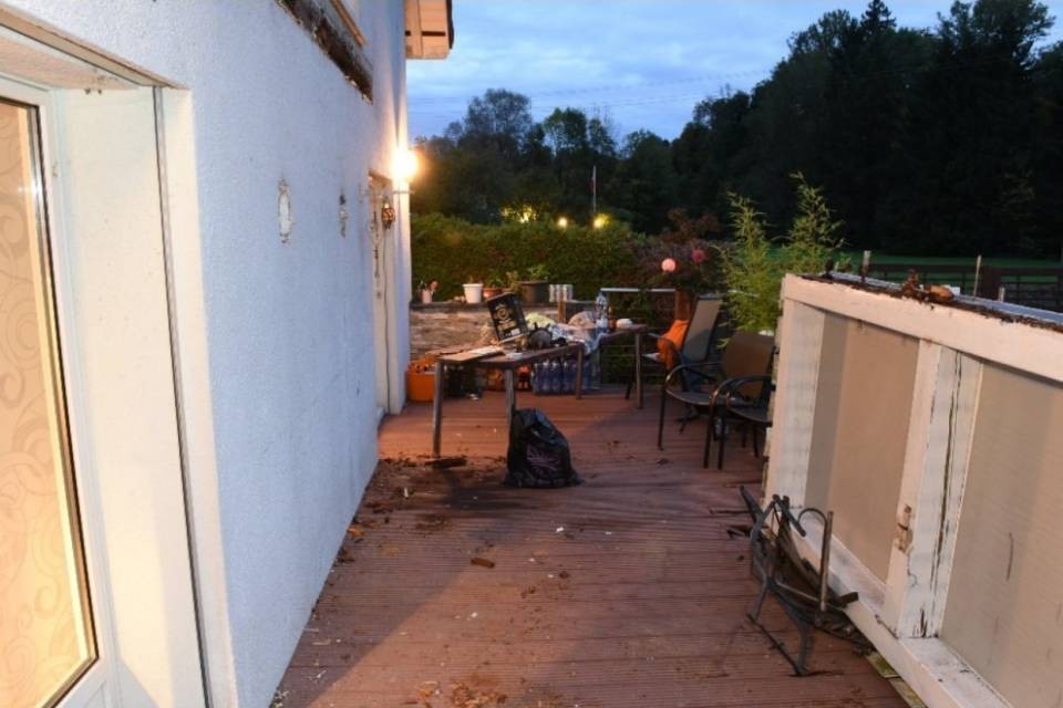 Crolla il balcone, 53enne grave